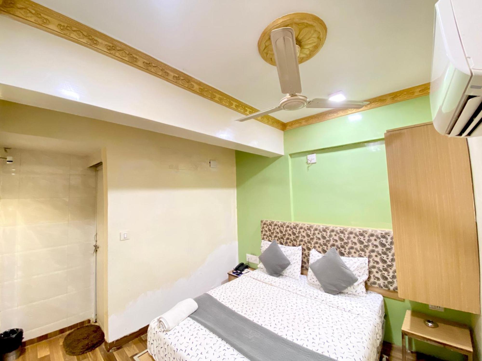 Hotel Abc Satellite Prahlad Nagar 아흐메다바드 외부 사진