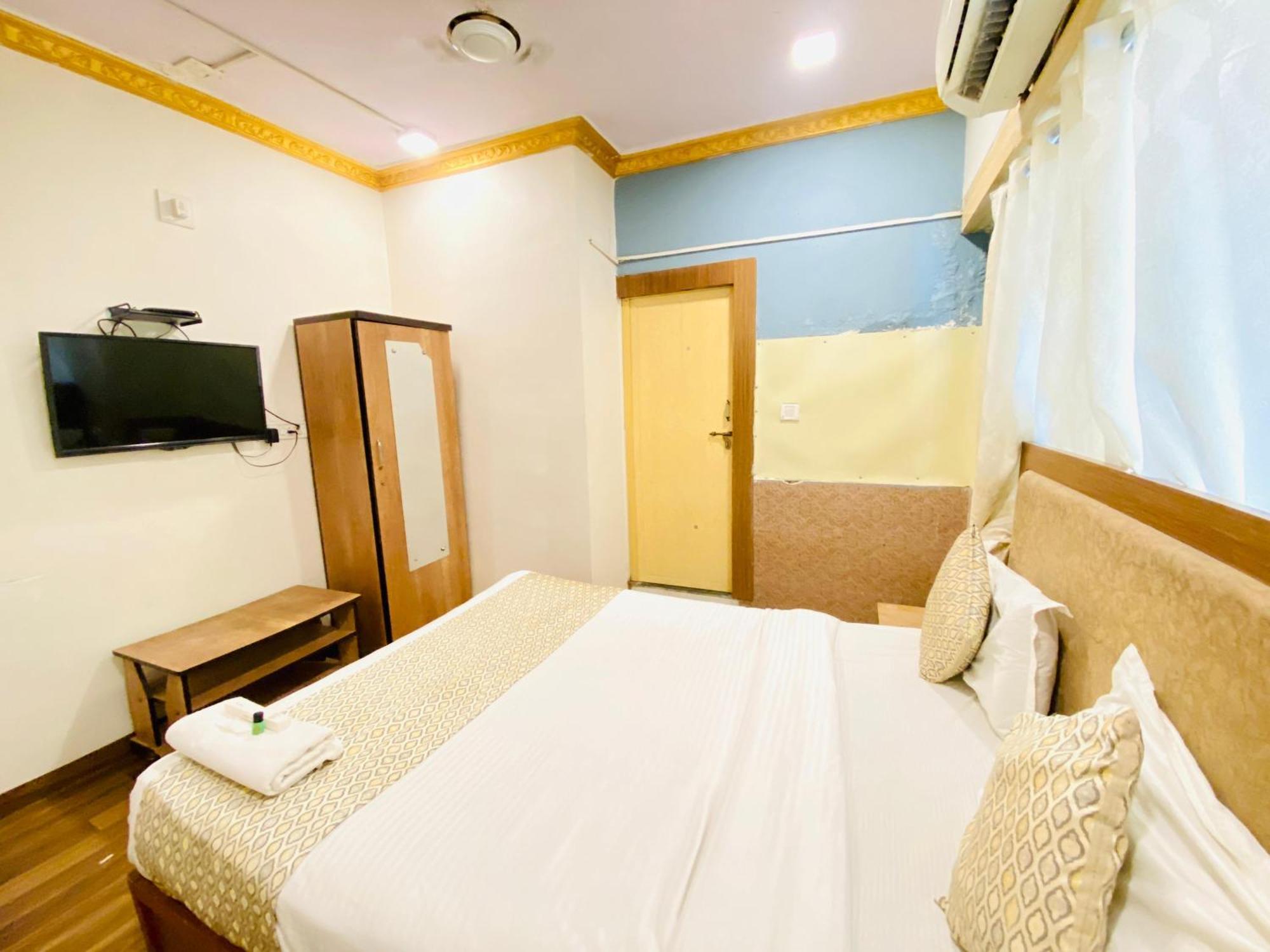 Hotel Abc Satellite Prahlad Nagar 아흐메다바드 외부 사진