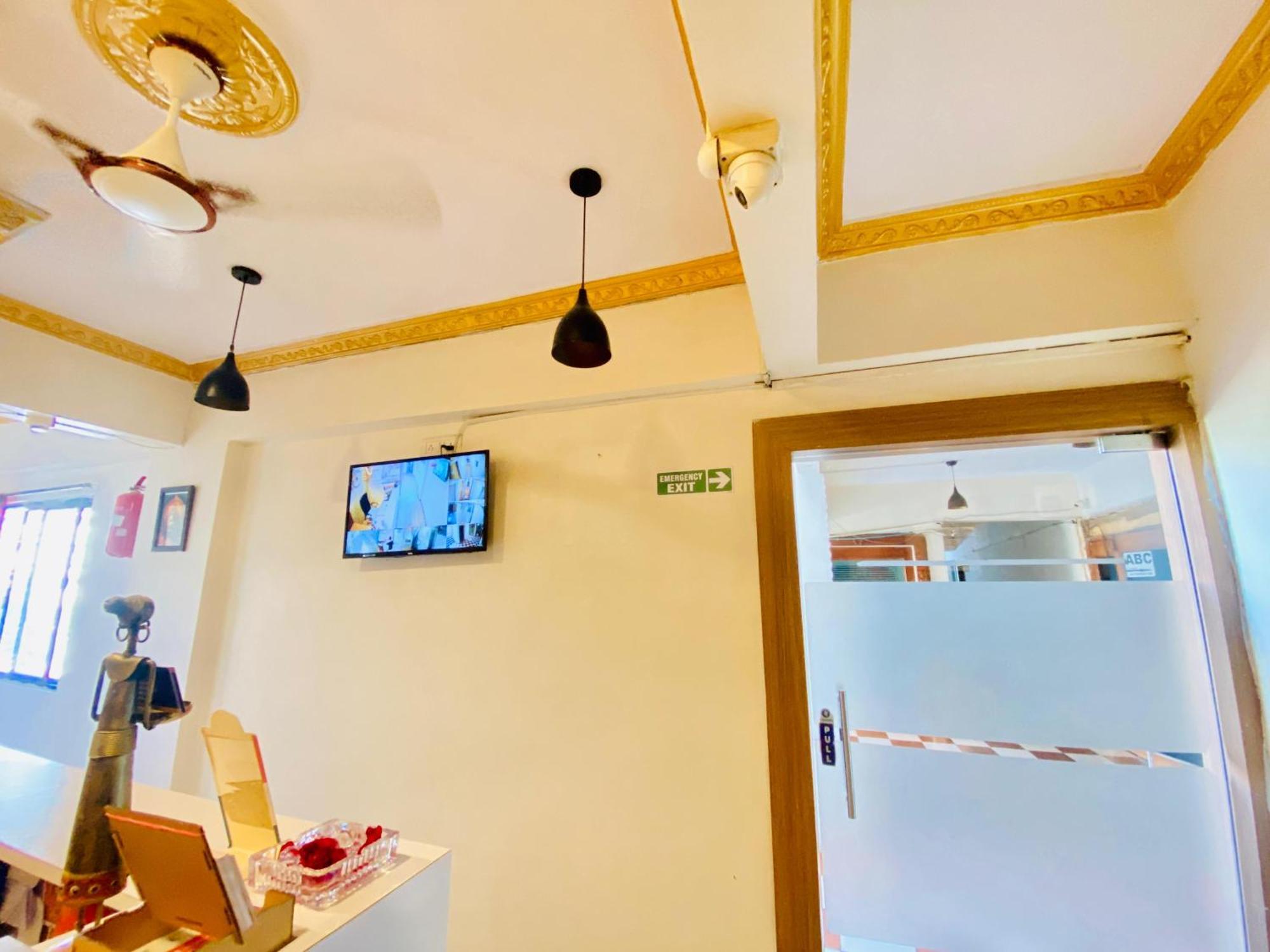 Hotel Abc Satellite Prahlad Nagar 아흐메다바드 외부 사진